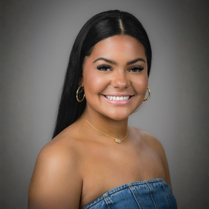 Alexa Phillips Headshot